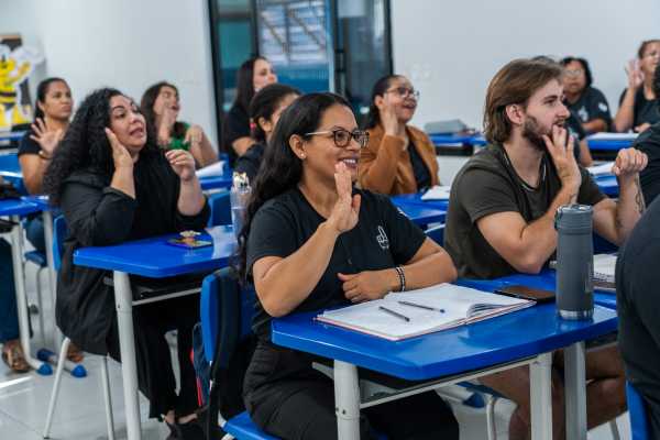 Inclusive education in motion: municipal network professionals advance in Libras training